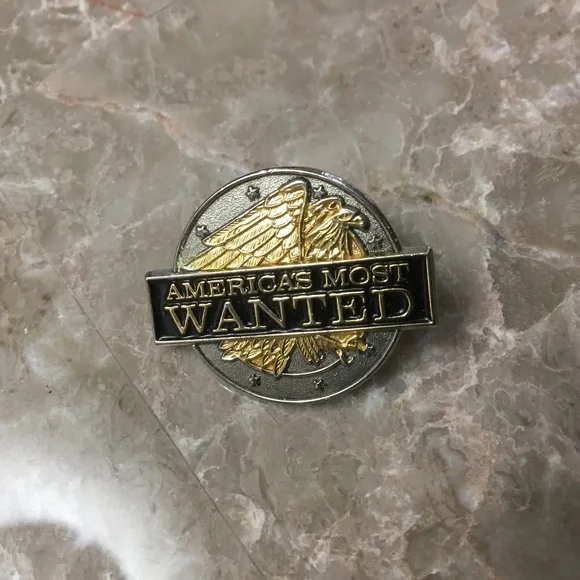 Fox America’s Most Wanted Lapel/Hat Pin Unique! - Picture 3 of 7